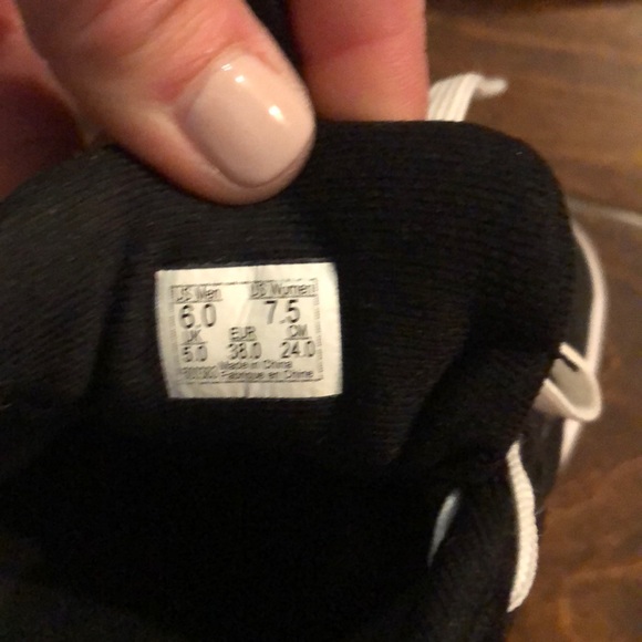 Vans - Picture 7 of 7